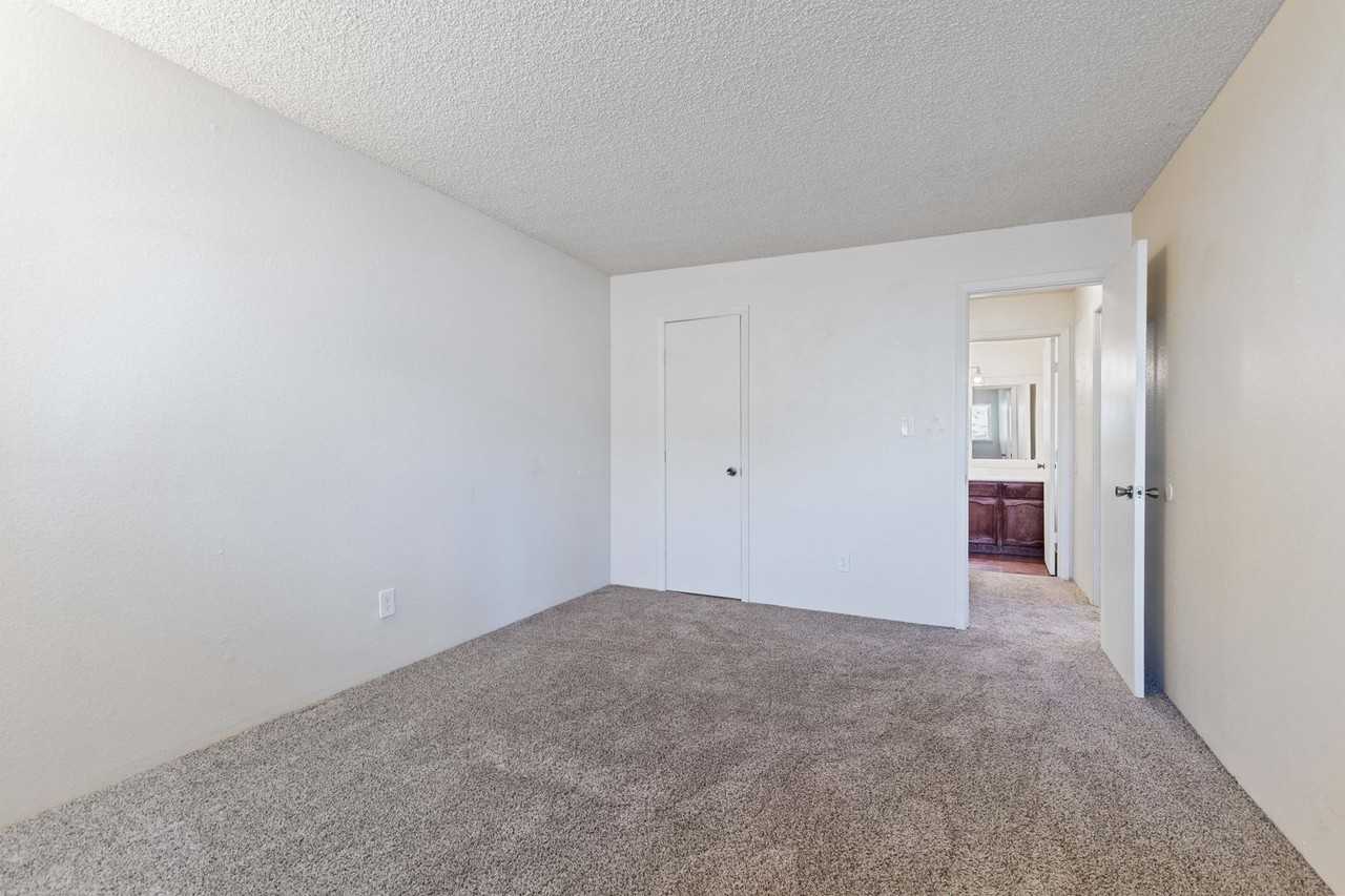 128-136 La Rue Avenue - Photo 3 of 9