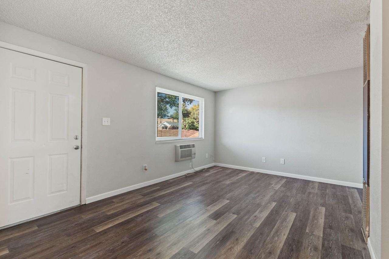 128-136 La Rue Avenue - Photo 6 of 9