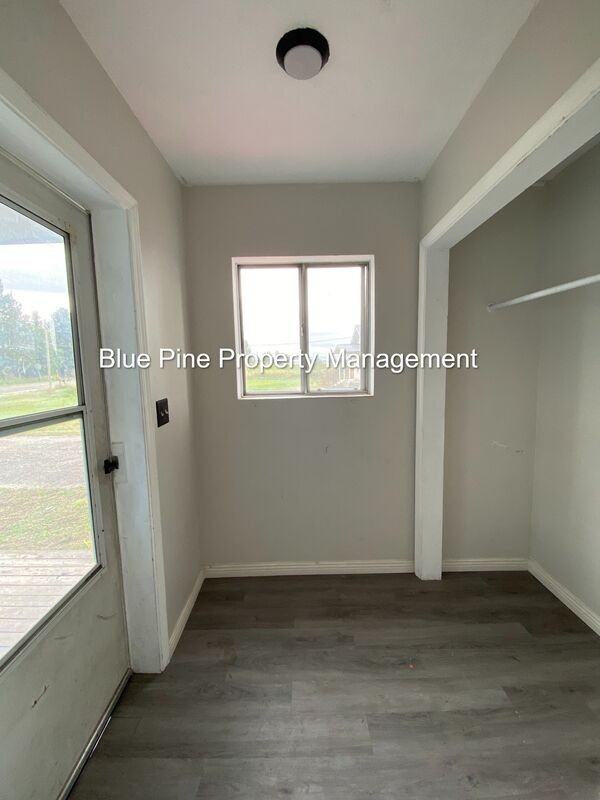 12415 N 15th E - Photo 2 of 16