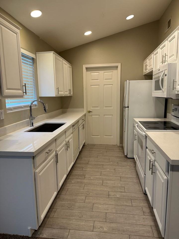 7520 East Earll Drive #47 - Photo 5 of 16