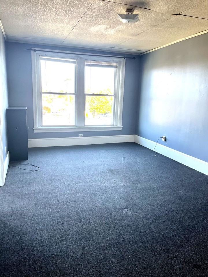 206 E King St - Photo 4 of 35