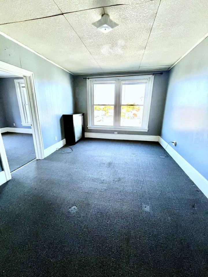 206 E King St - Photo 5 of 35