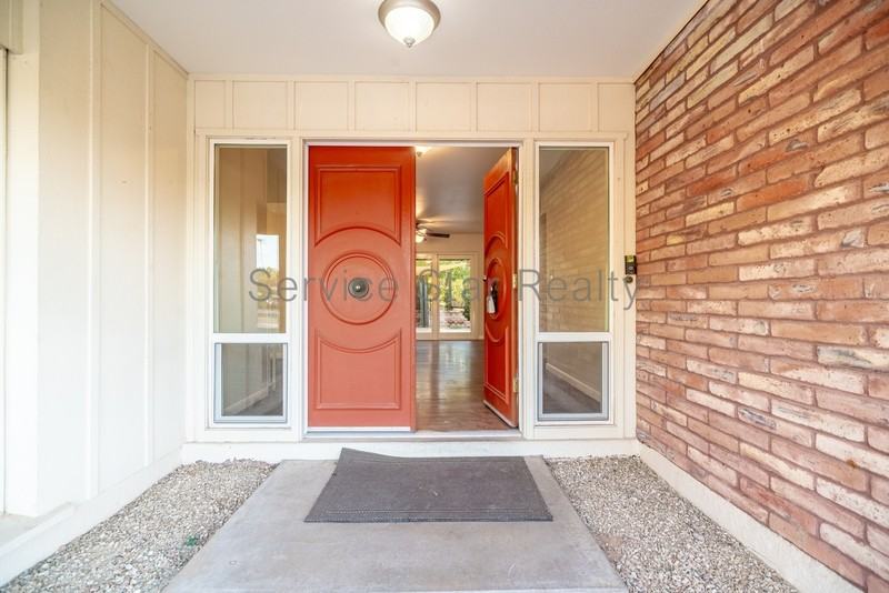 510 Redondo Dr N - Photo 3 of 38