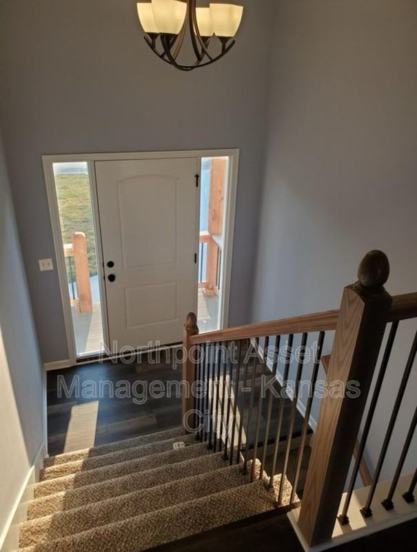 112 S Mcgee St - Photo 3 of 17