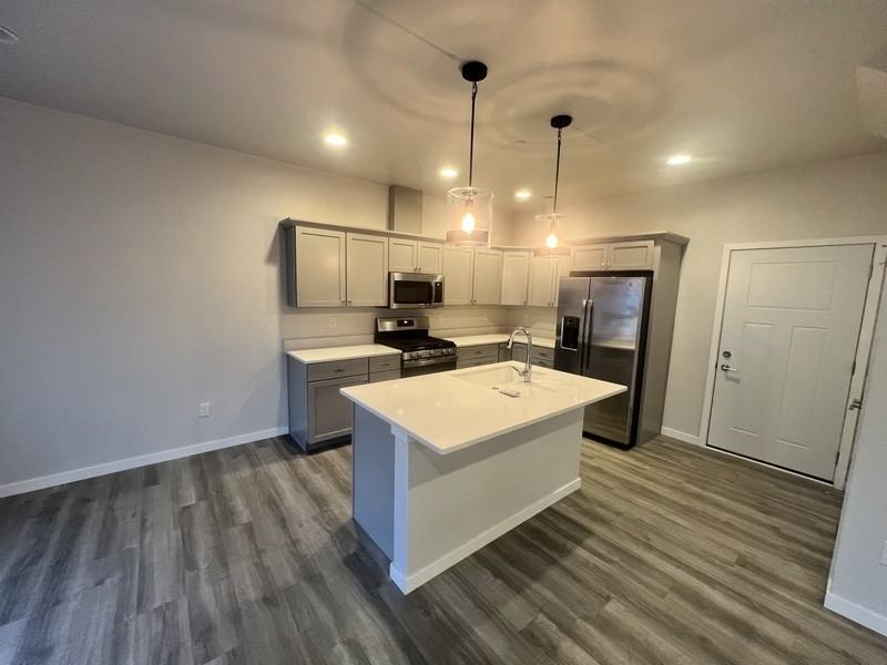 2223 Eversull Ln - Photo 3 of 23