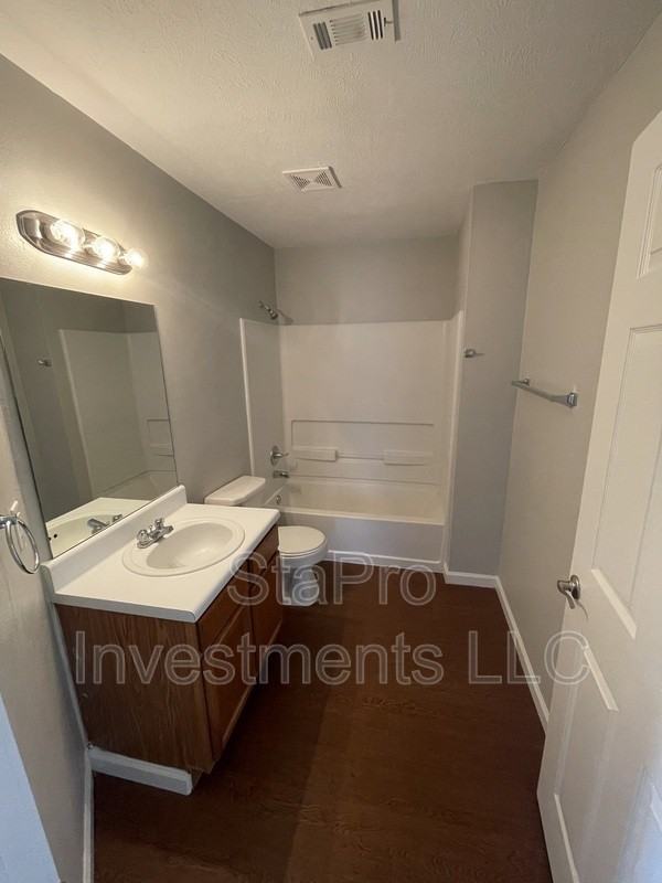 350 Christine St - Photo 5 of 11