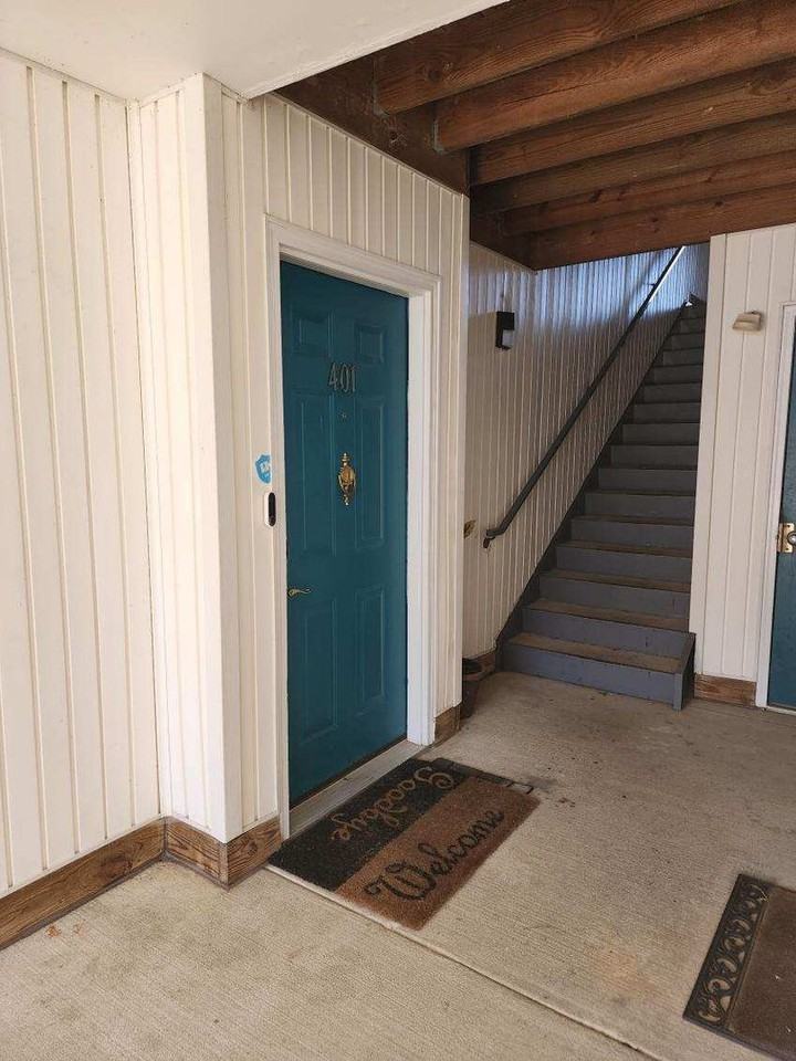 401 Waters Edge Dr - Photo 3 of 17