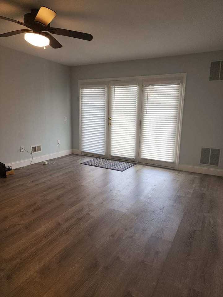 401 Waters Edge Dr - Photo 4 of 17