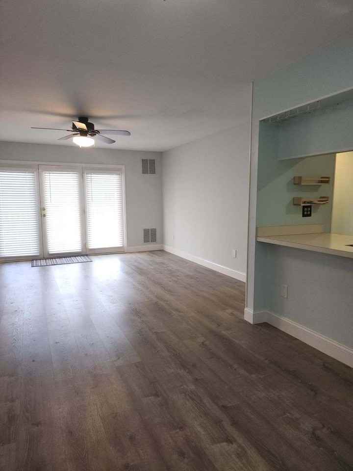 401 Waters Edge Dr - Photo 5 of 17