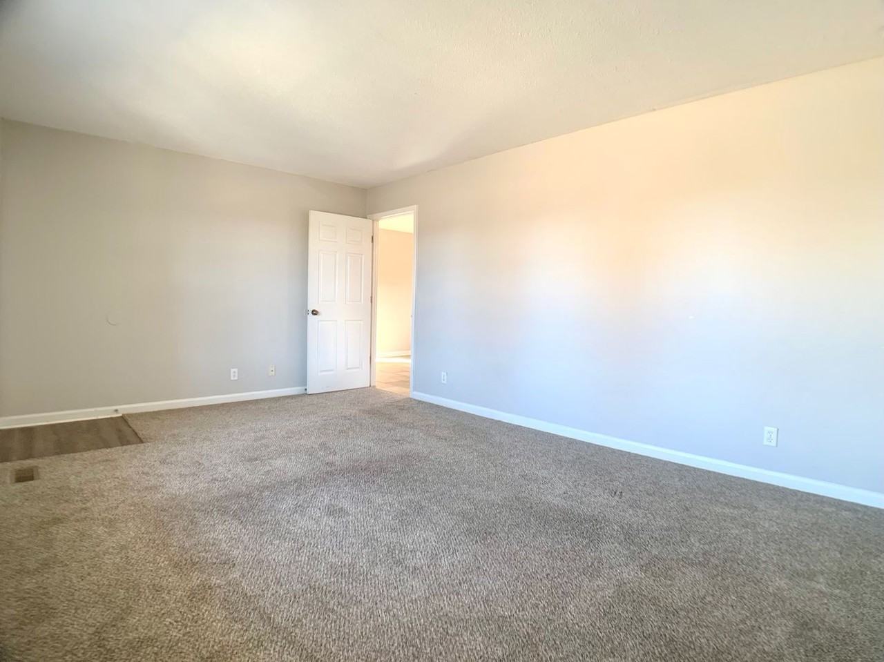 102 Nuthatch Cir - Photo 3 of 21