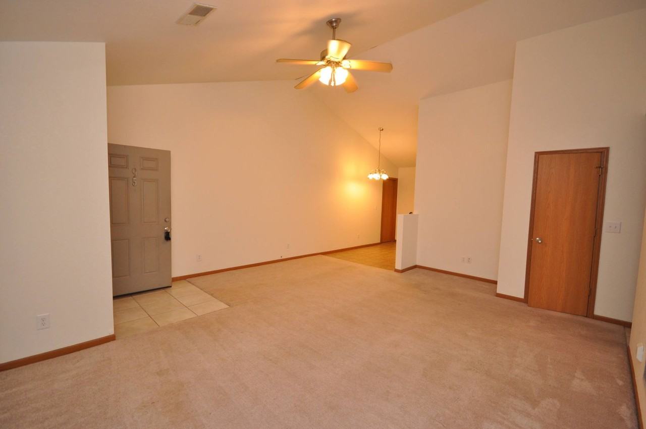 95/105 Boone Crossing Drive - Photo 3 of 12