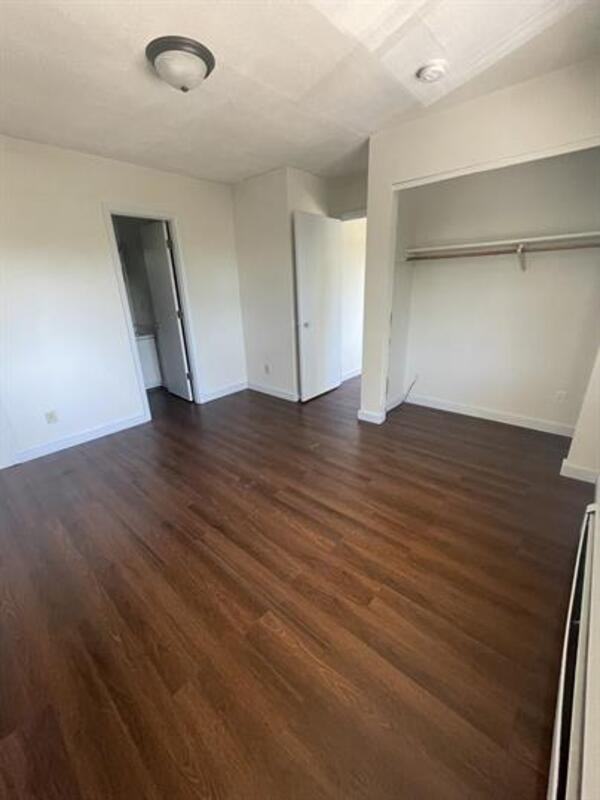 1485 Meadowview Dr - Photo 2 of 5