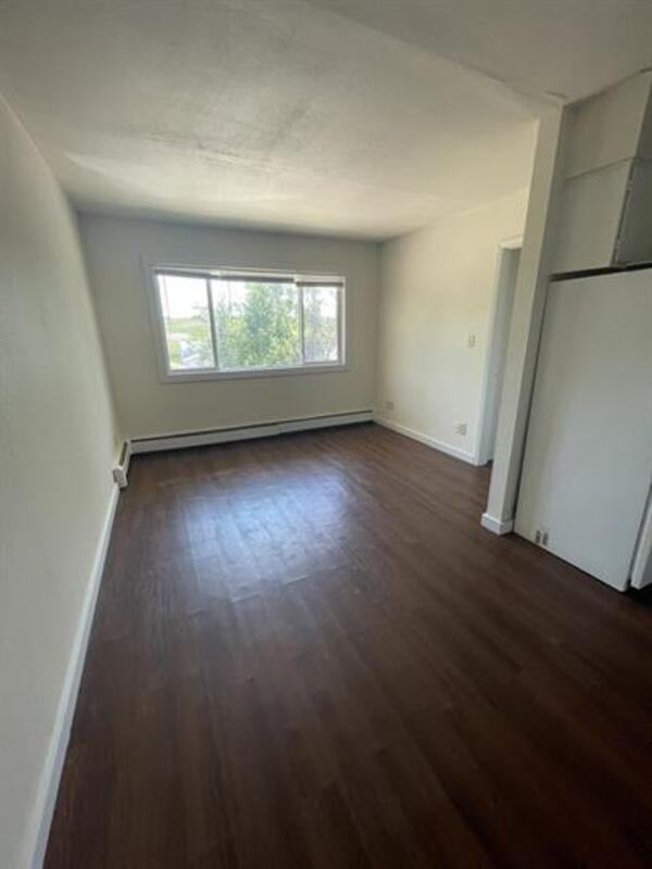 1485 Meadowview Dr - Photo 3 of 5