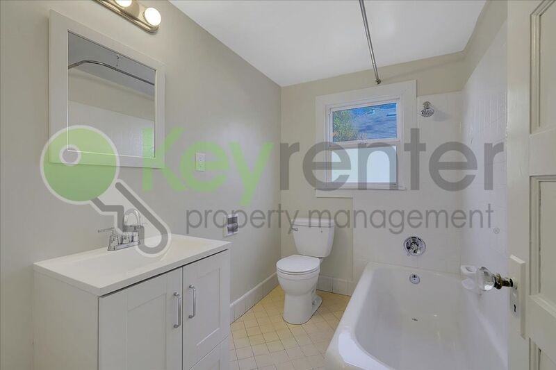 1119 Lochbrae Rd #1 - Photo 7 of 38
