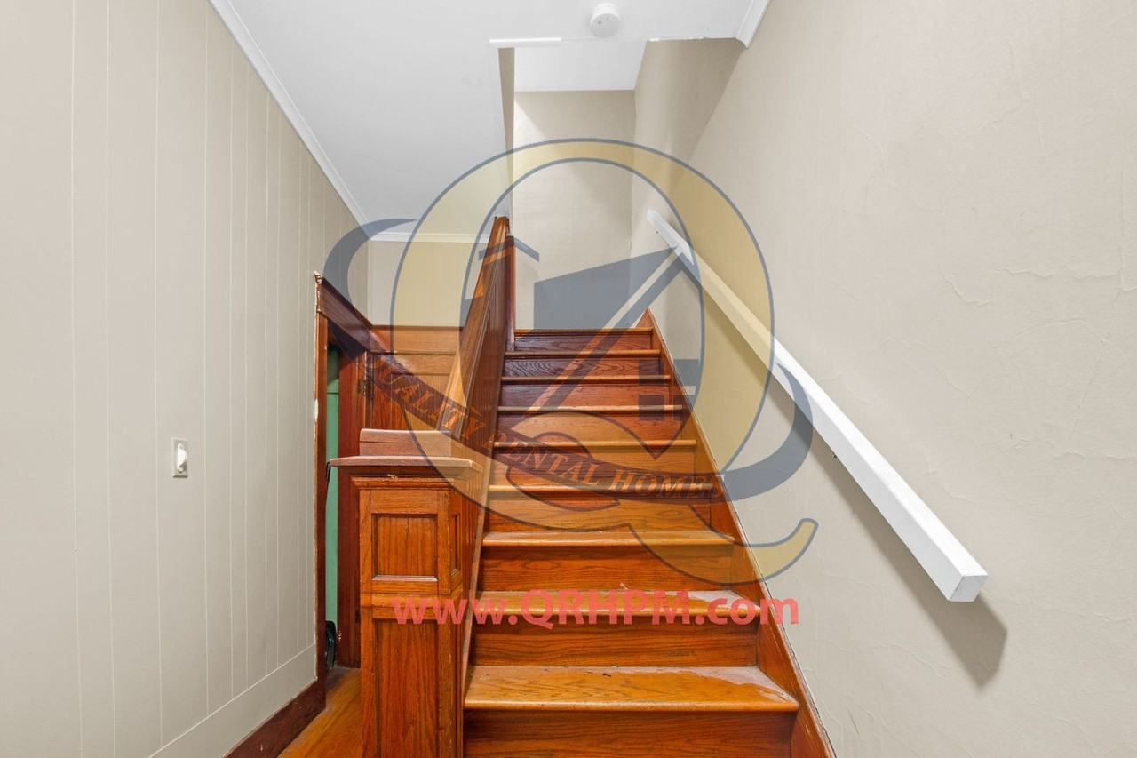 813 E Third St - Photo 2 of 8