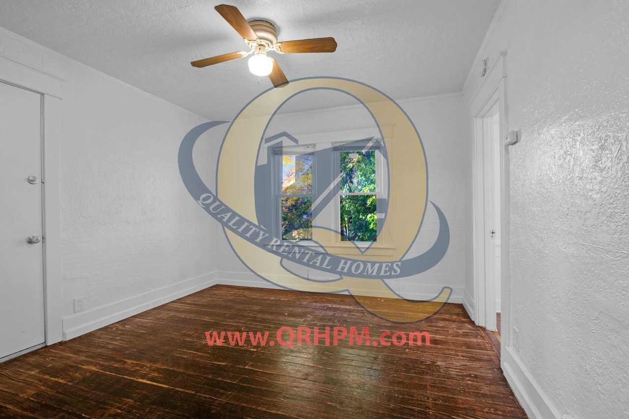 813 E Third St - Photo 3 of 8