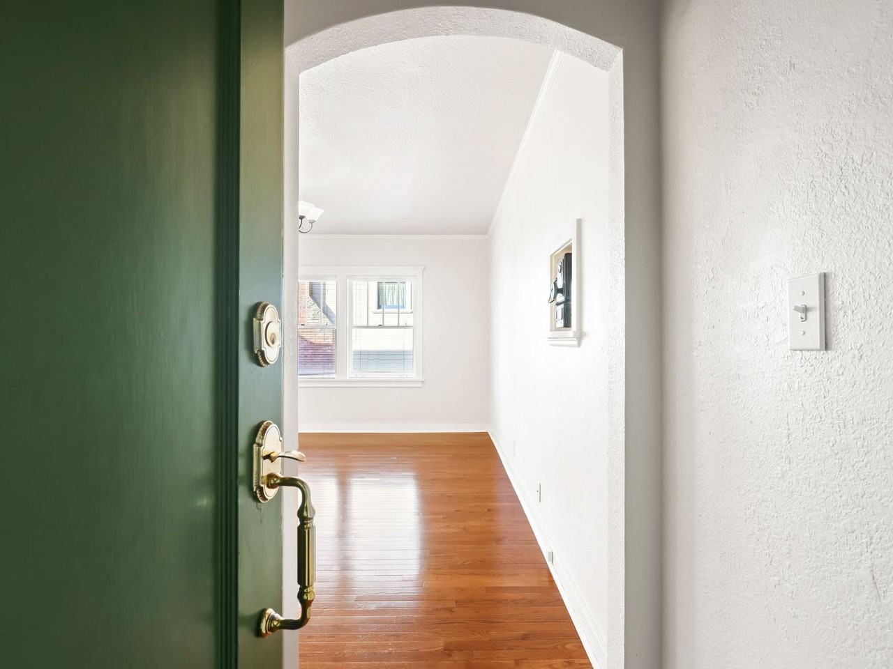 Amber Court Apartments - Photo 3 of 17