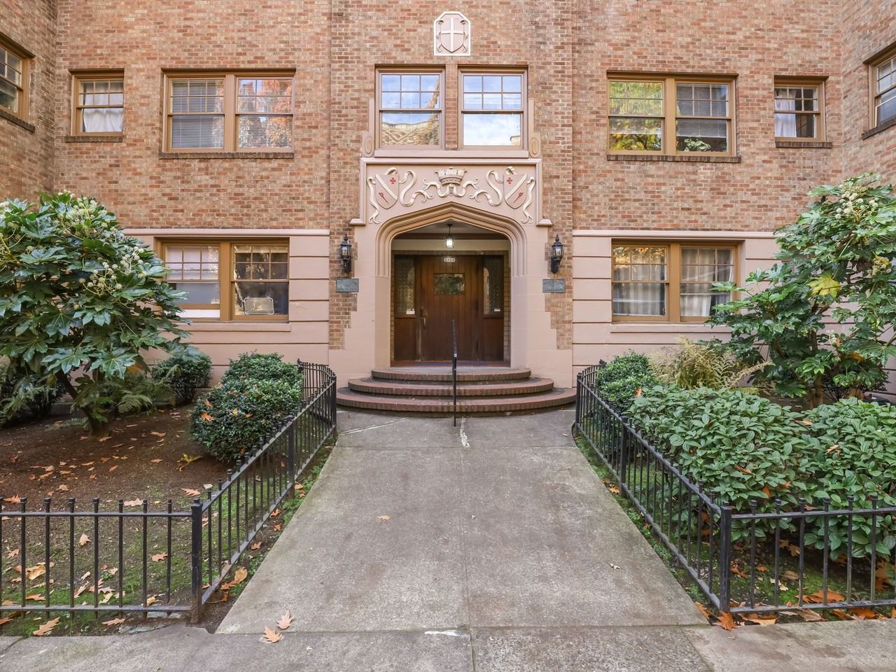 Presidential Court Apartments - Photo 2 of 20