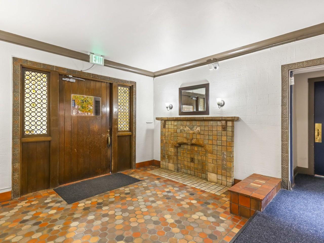 Presidential Court Apartments - Photo 4 of 20