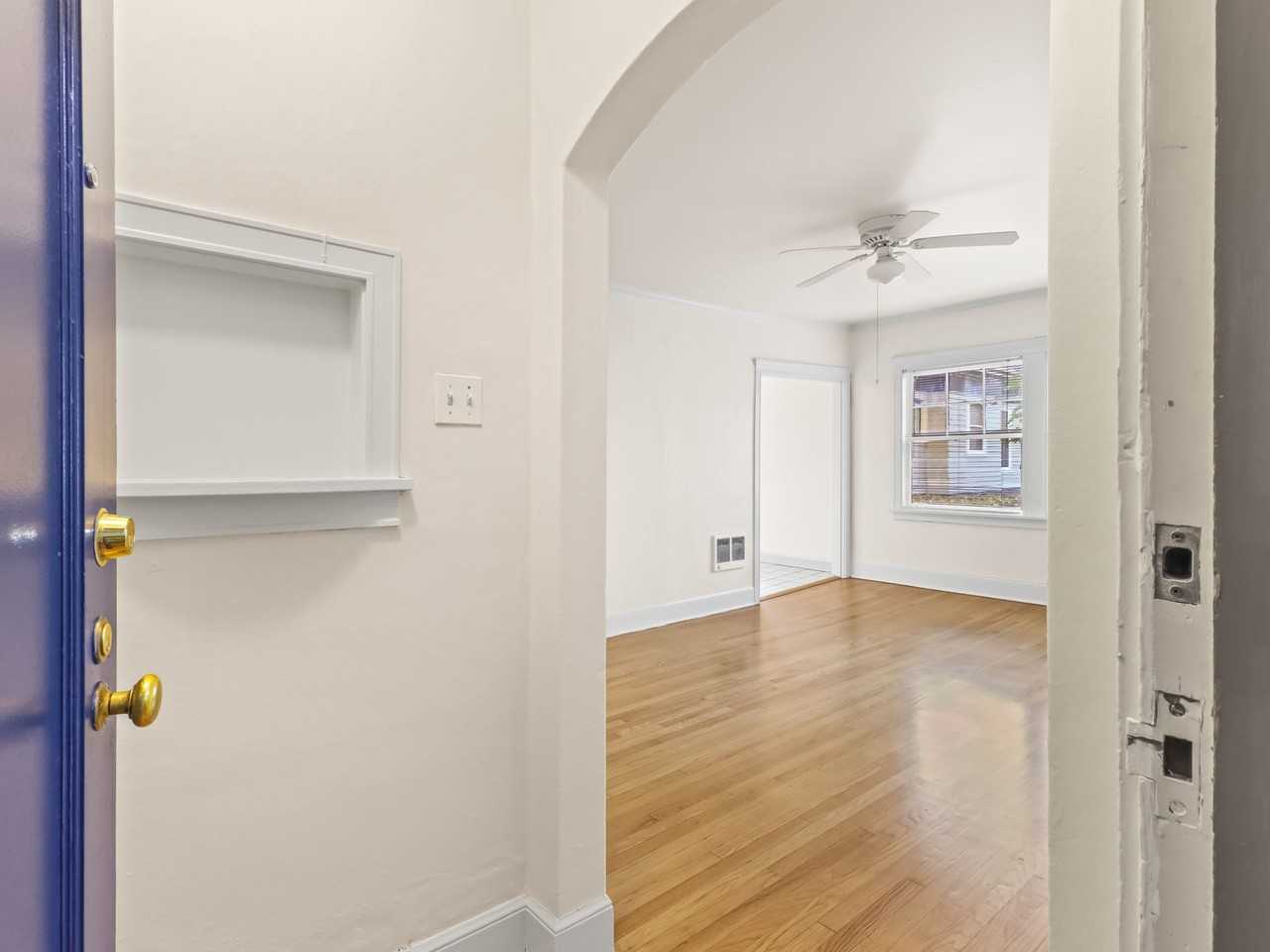 Presidential Court Apartments - Photo 5 of 20