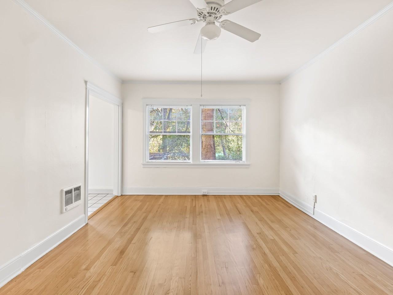 Presidential Court Apartments - Photo 7 of 20