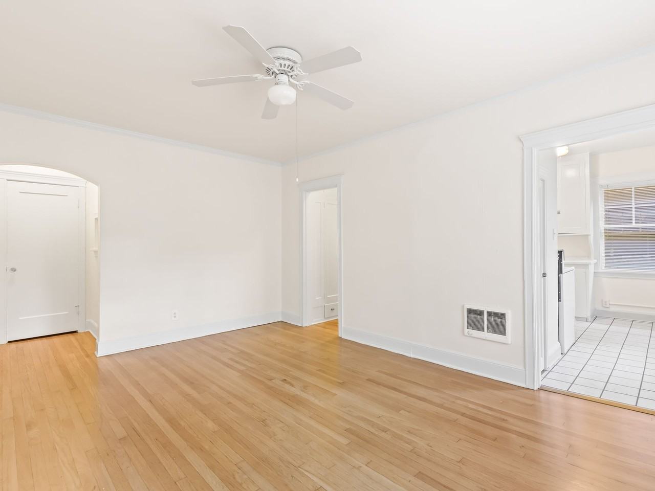 Presidential Court Apartments - Photo 7 of 21