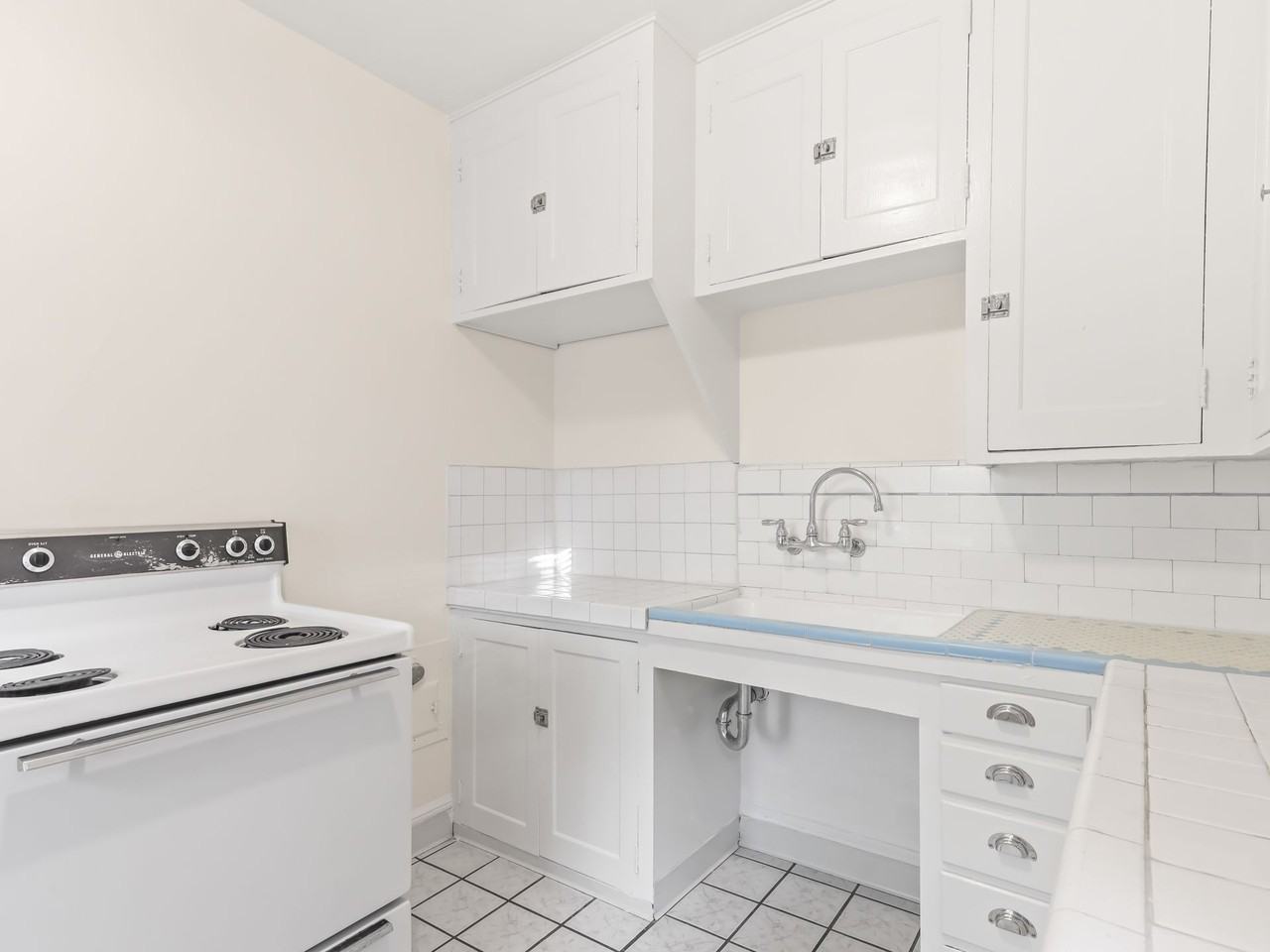 Presidential Court Apartments - Photo 2 of 21