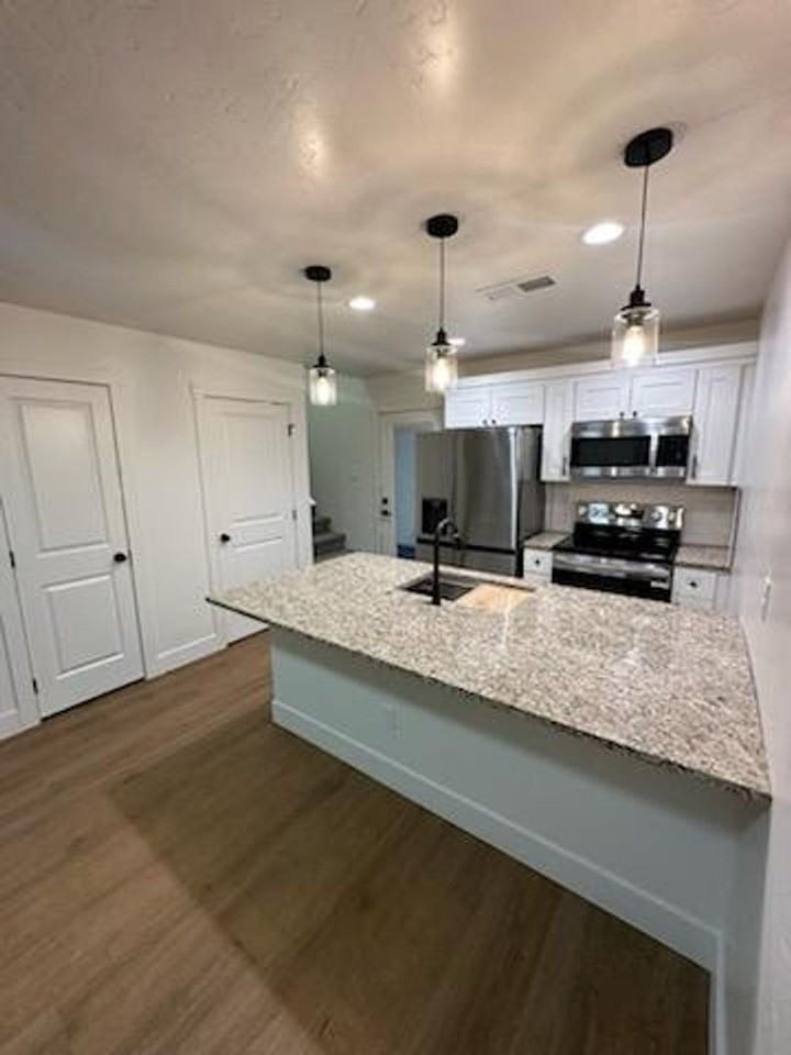 380 Nw Bradford Ave - Photo 3 of 24