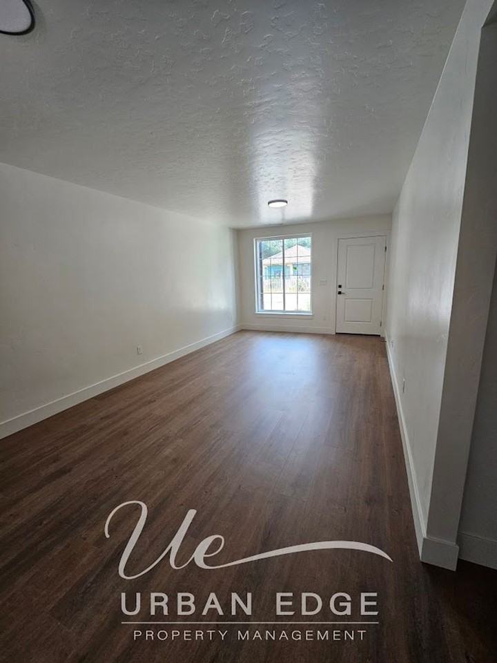 380 Nw Bradford Ave - Photo 6 of 24
