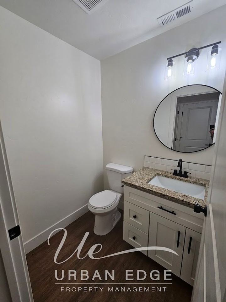 380 Nw Bradford Ave - Photo 7 of 24
