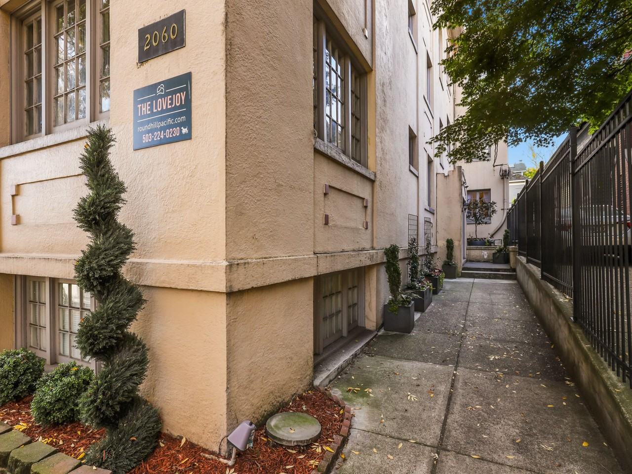 The Lovejoy - Photo 2 of 19