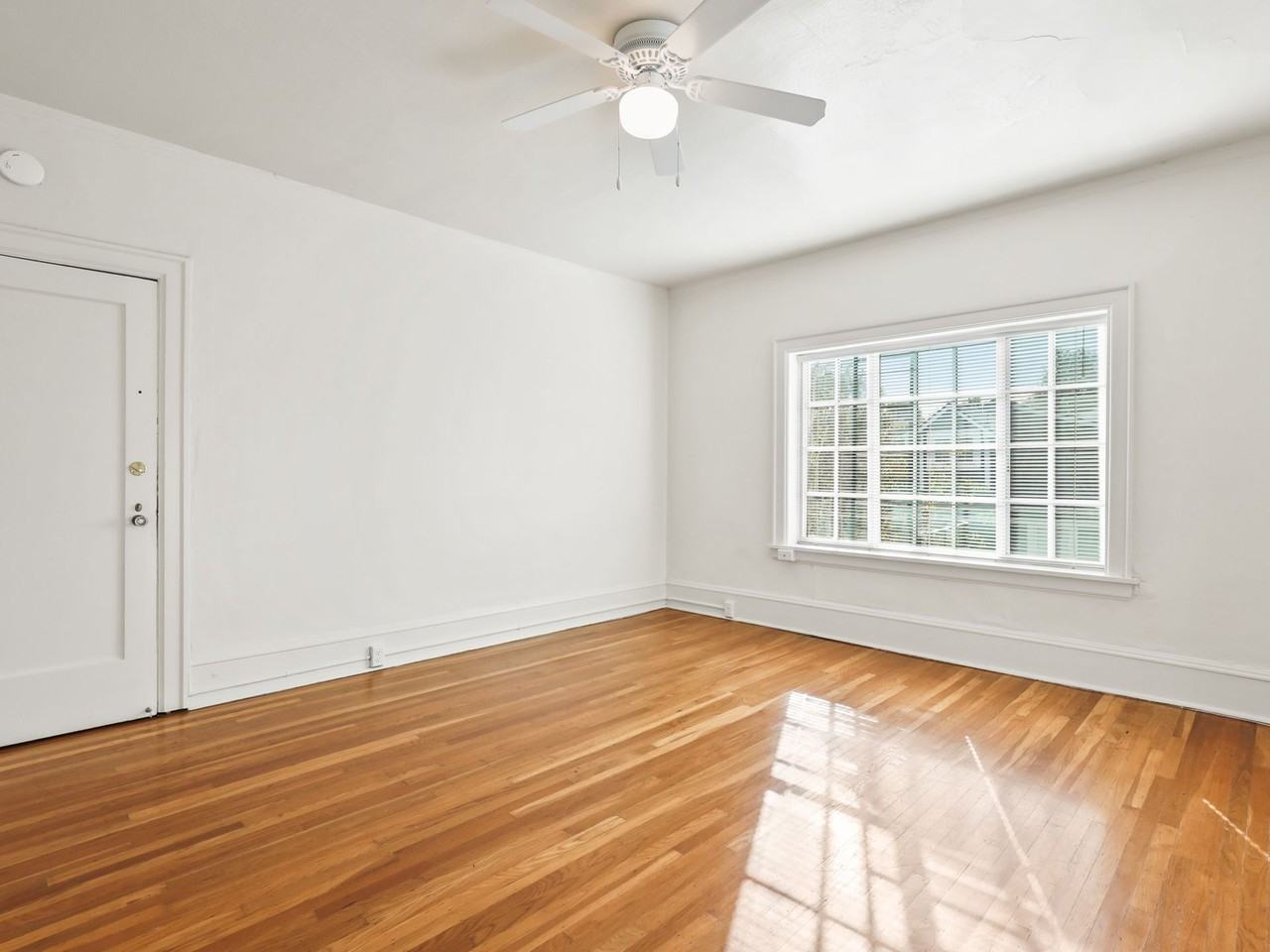 The Lovejoy - Photo 5 of 19