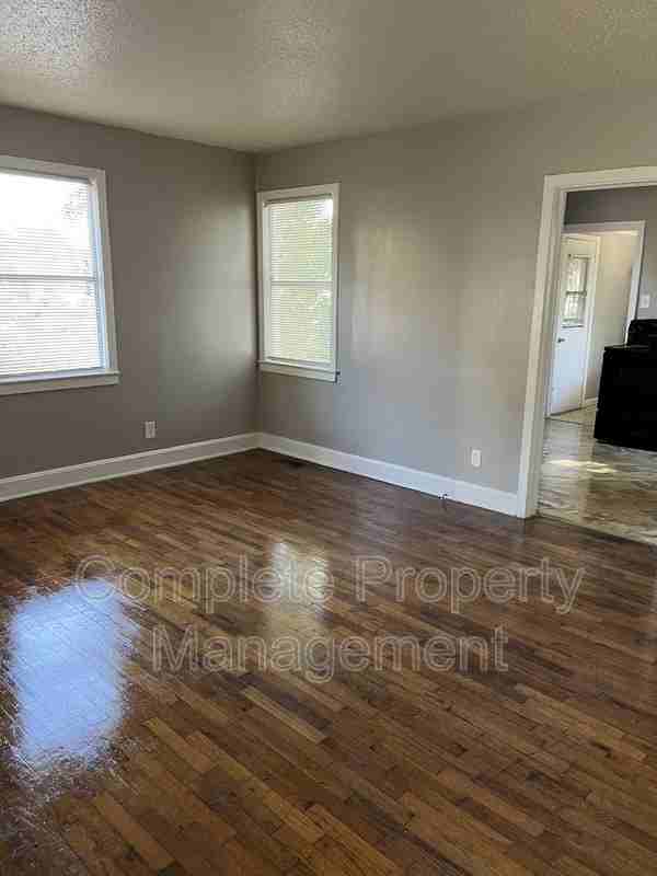 2213 Fulton Ave Sw - Photo 3 of 20