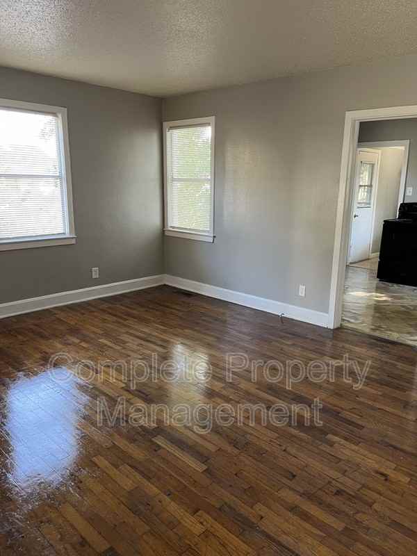 2213 Fulton Ave Sw - Photo 4 of 20