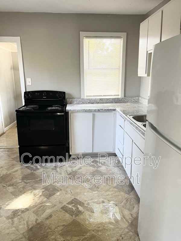 2213 Fulton Ave Sw - Photo 7 of 20