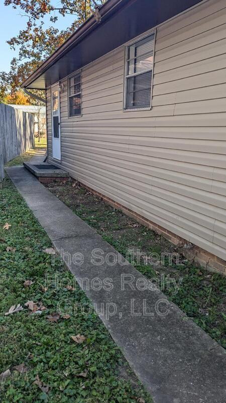 302A Pennsylvania Ave - Photo 2 of 11