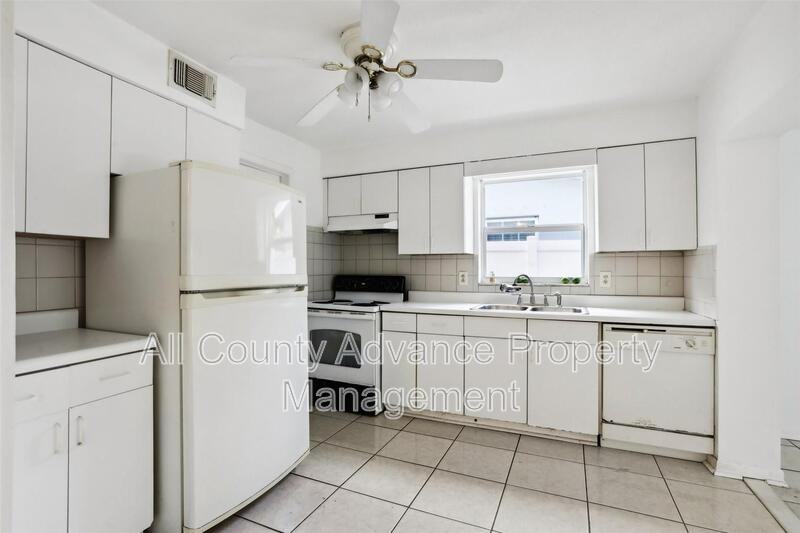 1270 8th Ave Ne - Photo 3 of 11