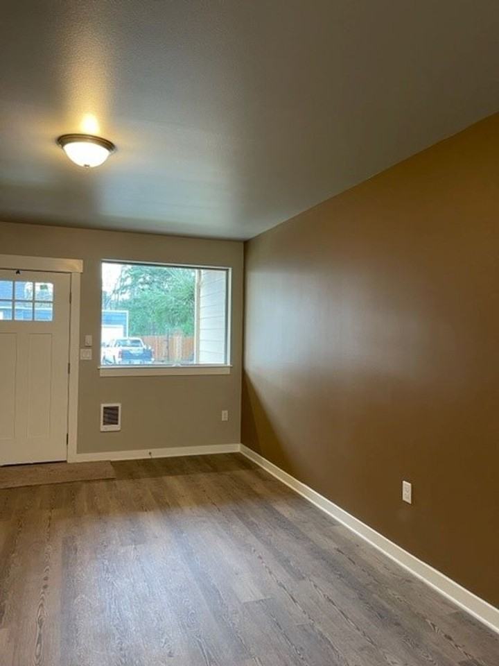 136- Davidson/Howard Duplex - Photo 4 of 18
