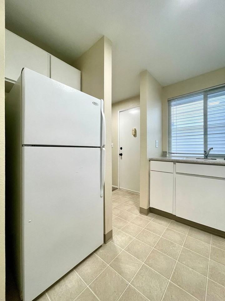 5113 N Lombard St #4 - Photo 7 of 13