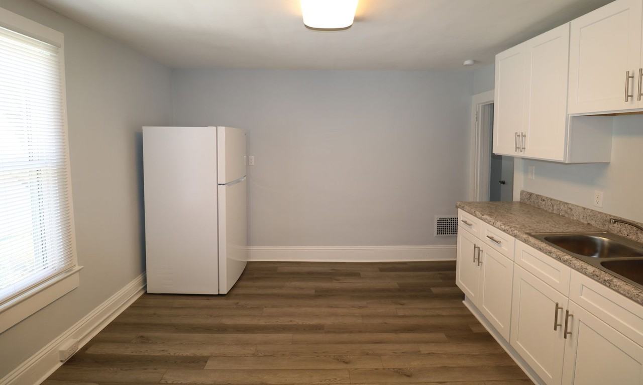 106 S Sunset Dr #2 - Photo 3 of 13