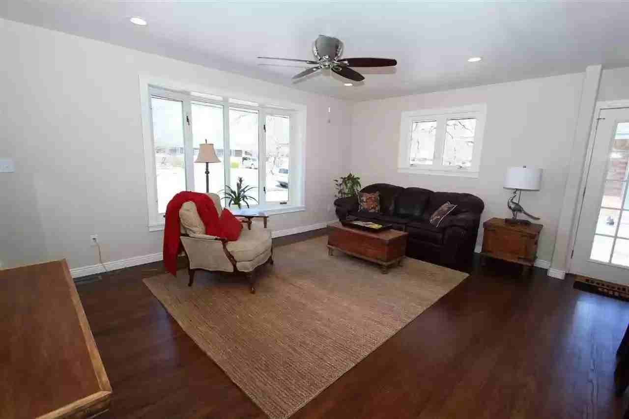 150 Ross Dr - Photo 2 of 5