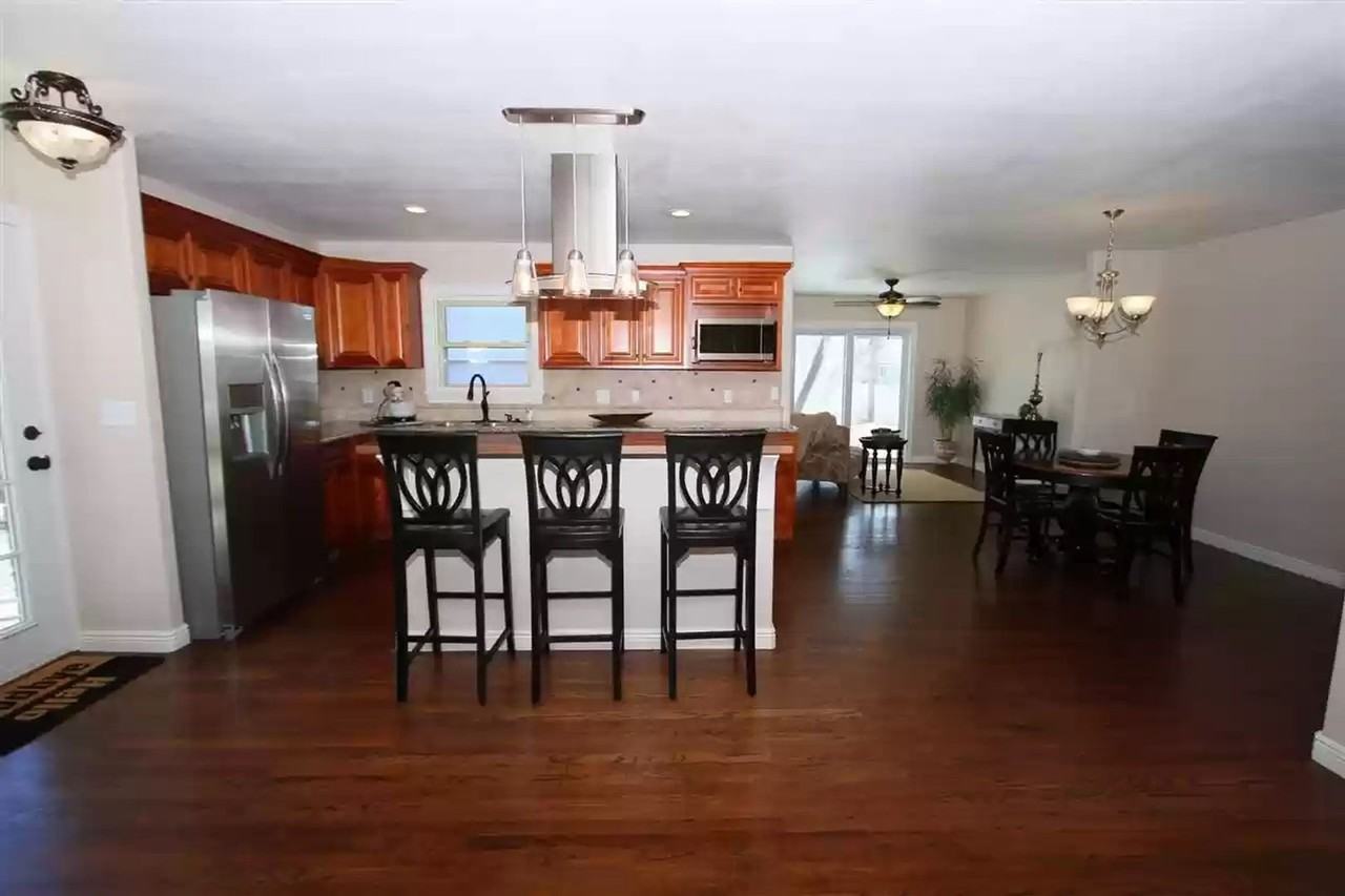 150 Ross Dr - Photo 3 of 5