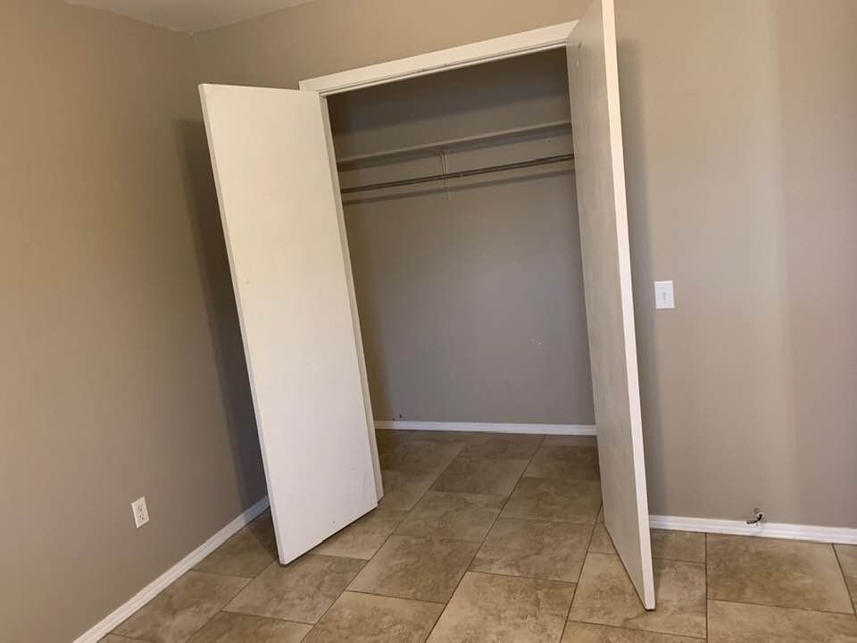 608 W Johnson St - Photo 3 of 15