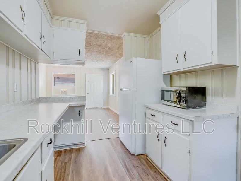 6 Ronnie Ave #C - Photo 2 of 16