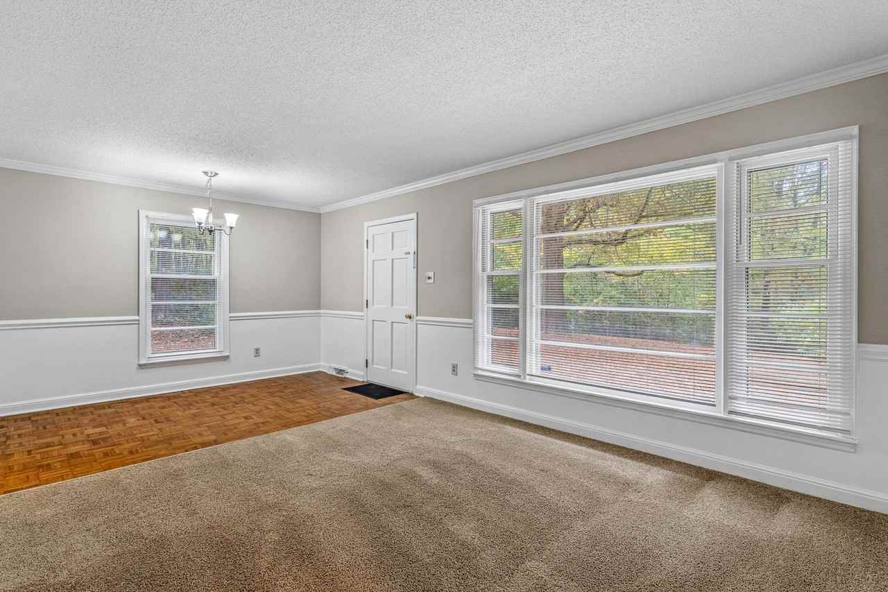 1052 Knox Rd - Photo 2 of 31