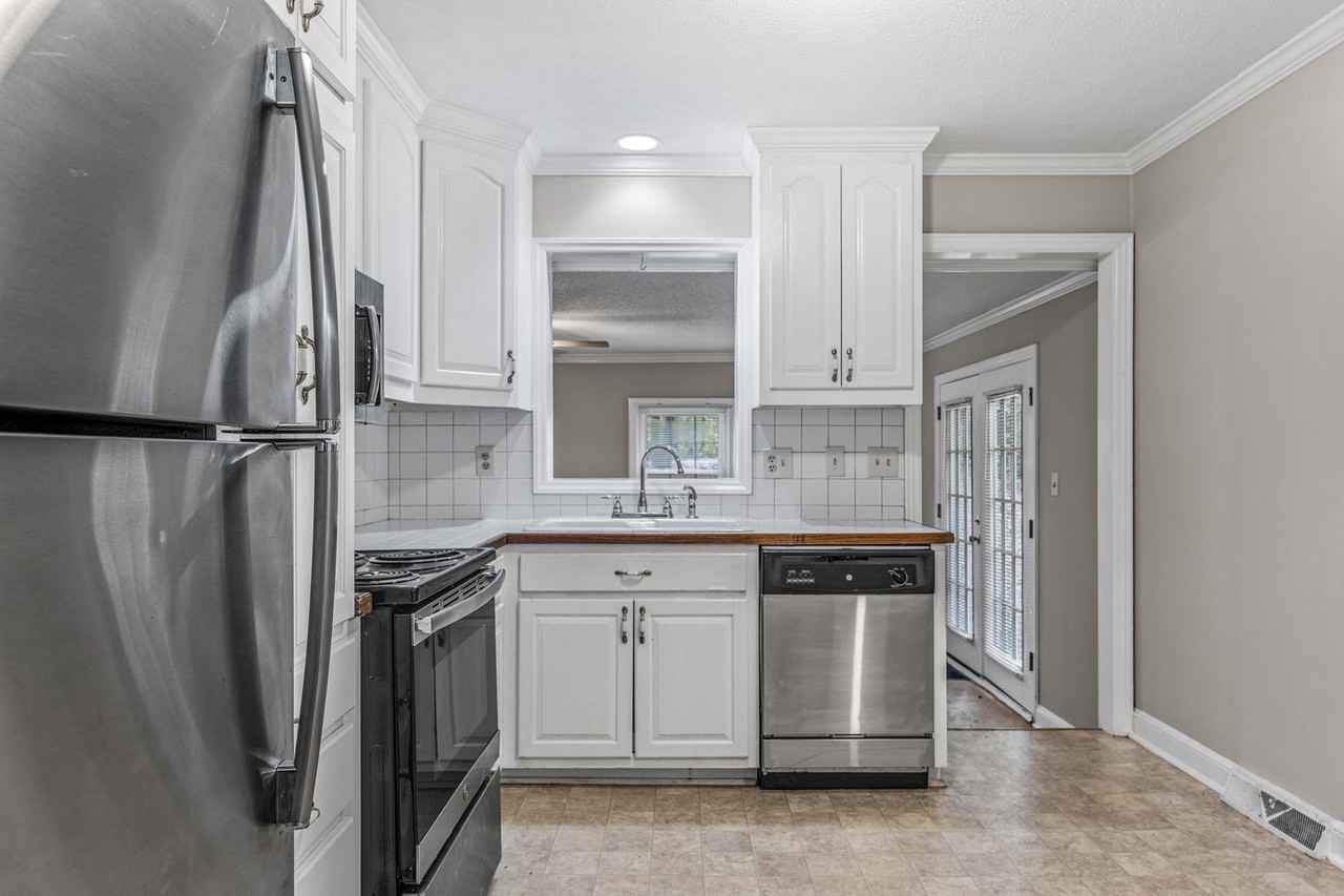 1052 Knox Rd - Photo 3 of 31