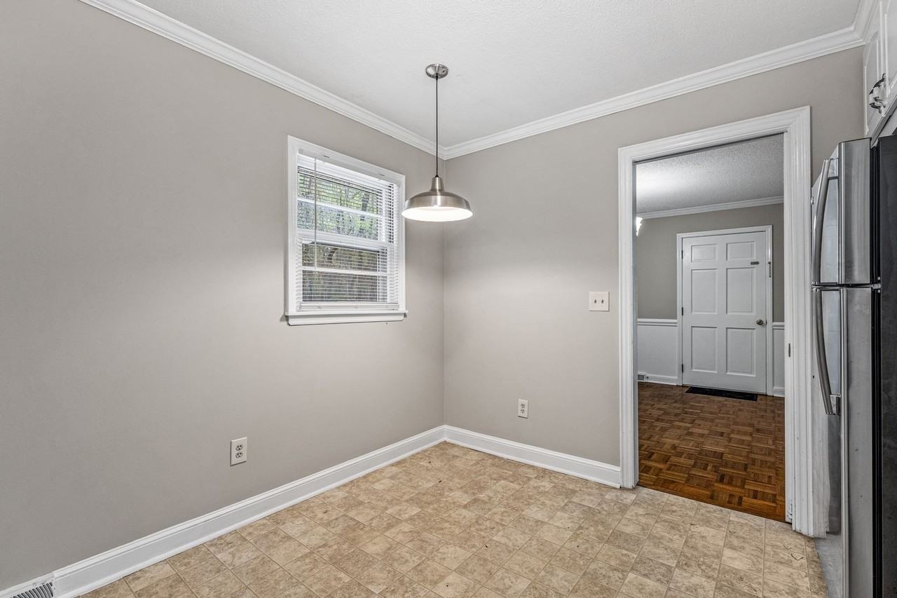 1052 Knox Rd - Photo 6 of 31