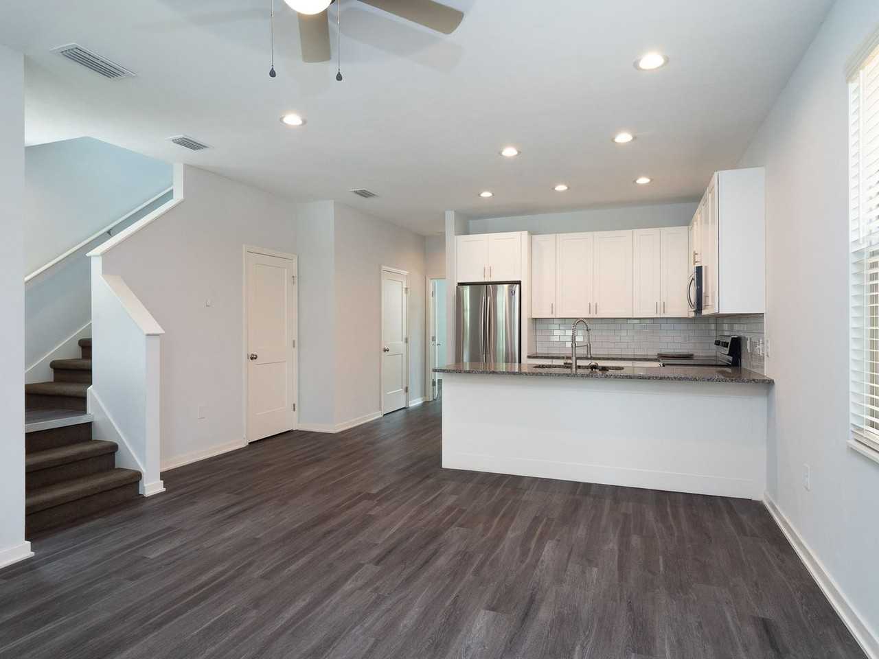 544 Sw 6th Pl - Photo 3 of 24