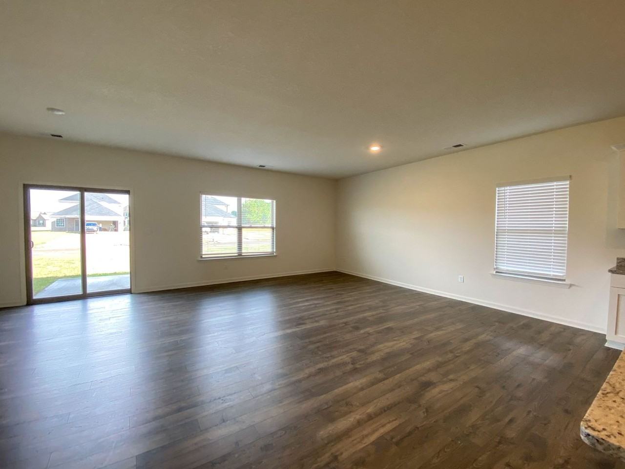 195 Daisy Dr - Photo 5 of 23