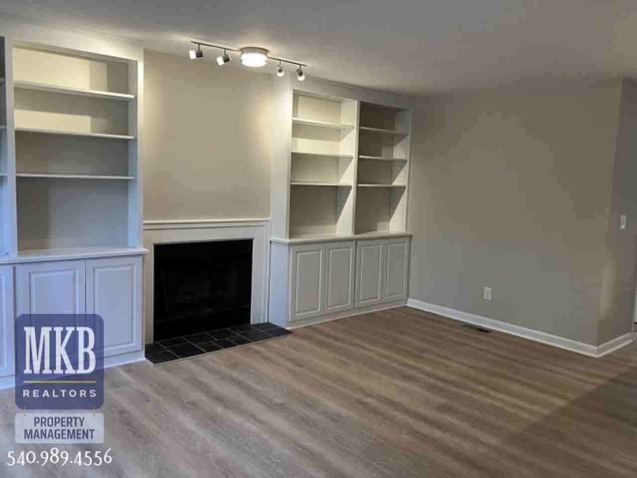 7127 Pine Ct - Photo 3 of 18